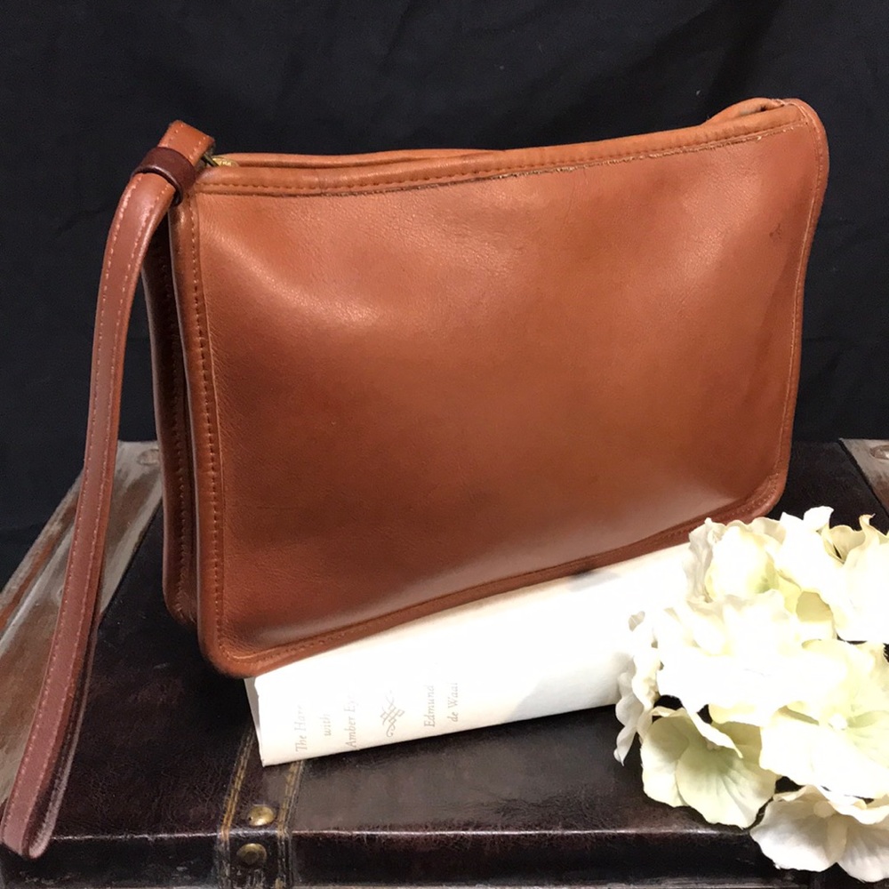 Vintage COACH brown leather clutch